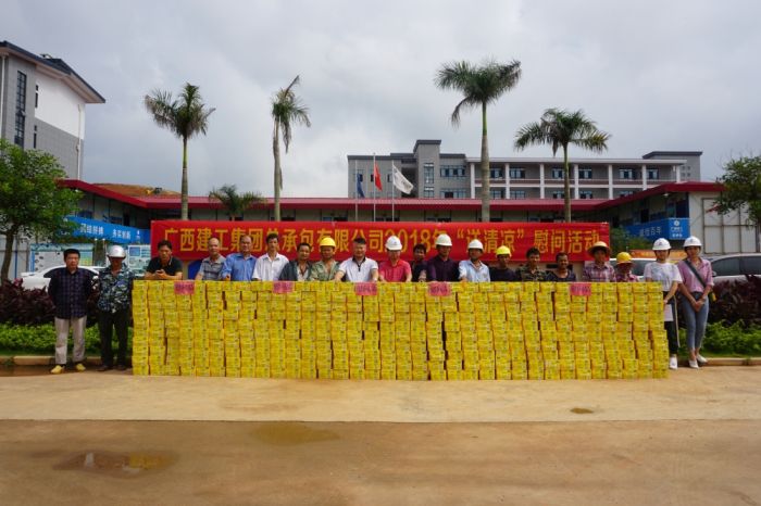 1529025082771947.jpg 活动合影.jpg