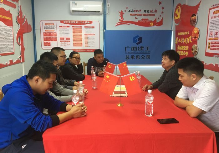 岑廷义指导分公司和项目部开展党建工作 贺勇 摄1.jpg