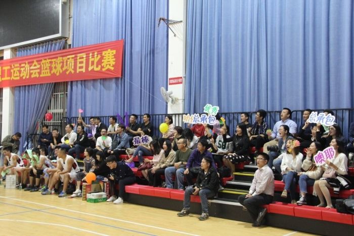 全方位提供服务支持的后援阵营（王威海 摄）.jpg