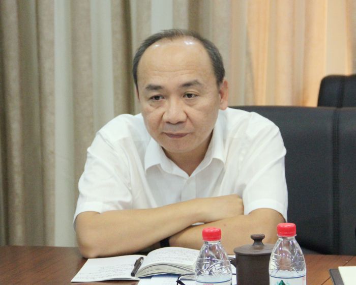 12.13陆烜作具体工作布置。冯学萍 摄.jpg