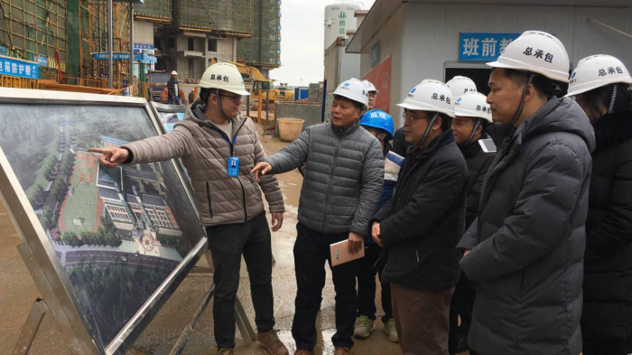 检查现场。李梅凤 摄.png