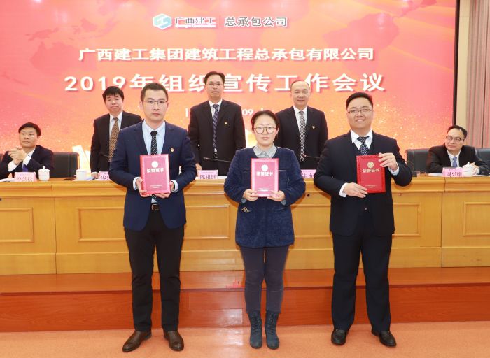 1552303598635536.jpg 表彰先进1.jpg