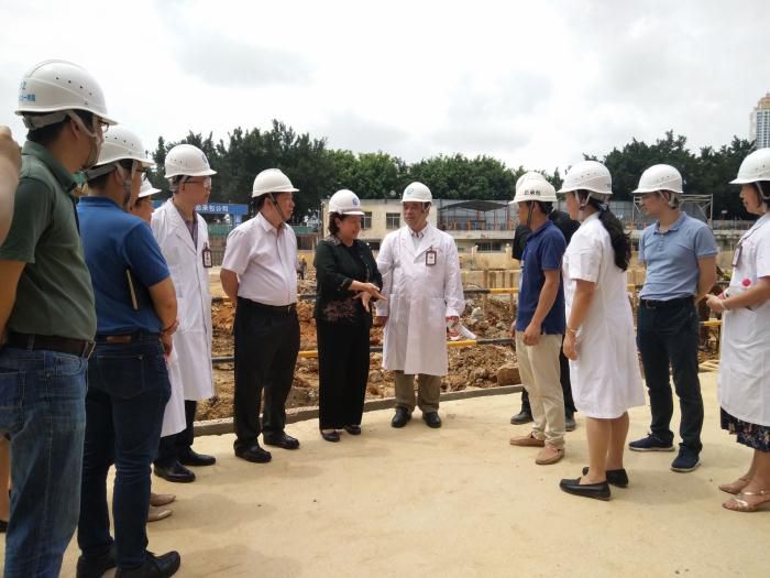 1558402453192265.jpg 3.视察现场。黄惠芳 摄700.jpg