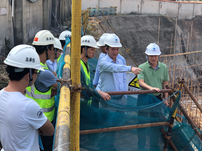 1.2检查现场。韦艳兰 摄700.png