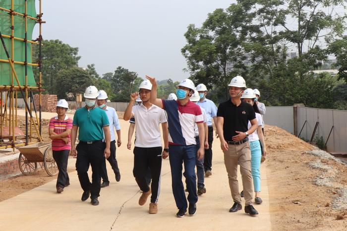 4.2检查指导现场。 杨俊峰 摄700.jpg