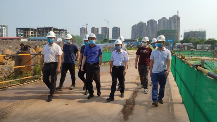 16.1检查现场。黄文胜 摄700.jpg