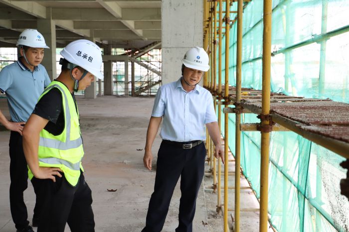 检查现场。侯健杰 摄 (2).jpg