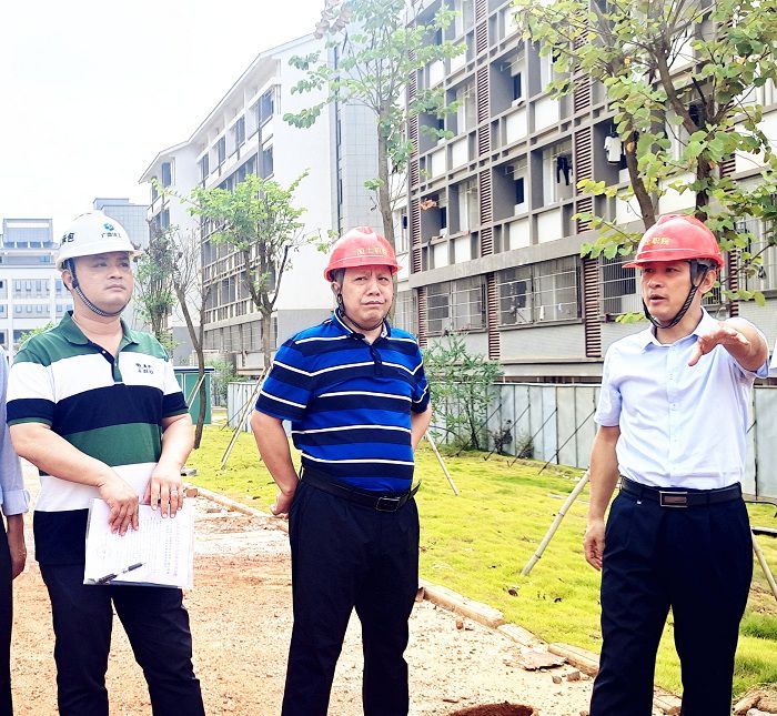 现场调研。廖益  摄.jpg