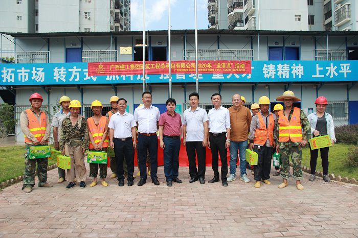 合照。邓灿滨 摄.JPG