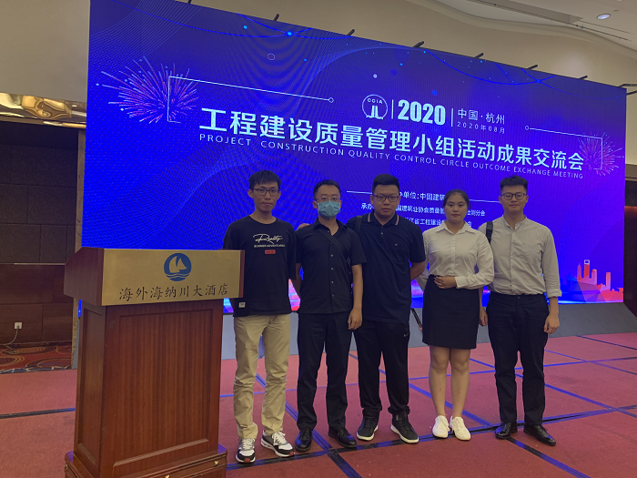 合照。李东成 摄.png