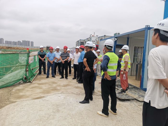 54检查现场。罗凯 摄 (2).jpg