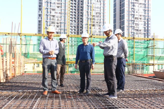 现场检查指导。张钊林 摄.jpg