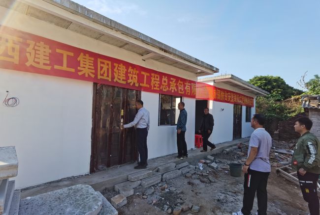 调研组考察现场1。林磊 摄.jpg