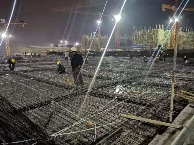 9  贯彻落实“5+2” “白+黑”。罗凯 摄.jpg