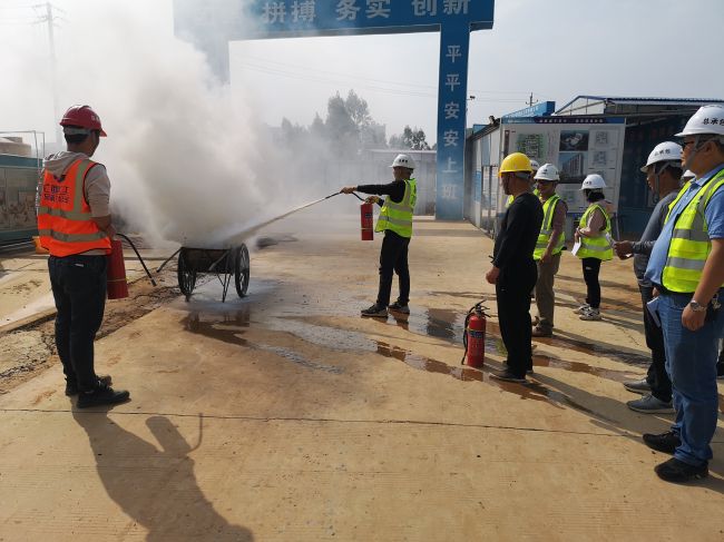 6.1  火灾事故救援演练现场。宁祥江 摄.jpg