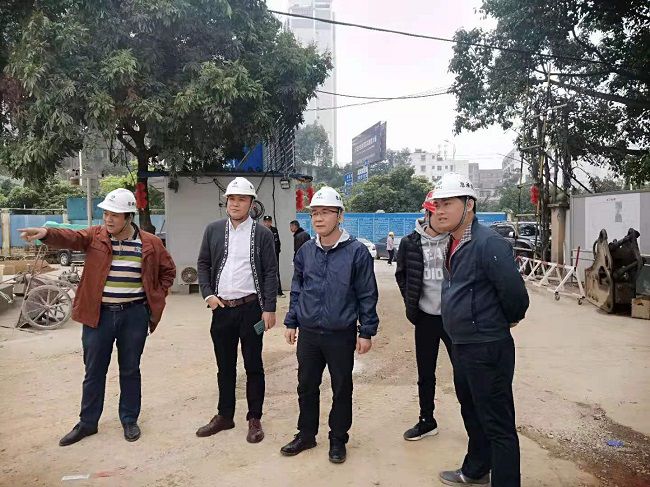 3检查现场。贺勇 摄（修图）.jpg