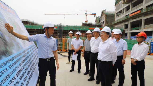 1618278930827242.jpg 孙大光深入了解项目情况(修图).jpg