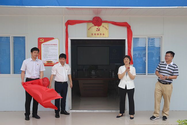 揭牌仪式。张钊林 摄（修图）.jpg