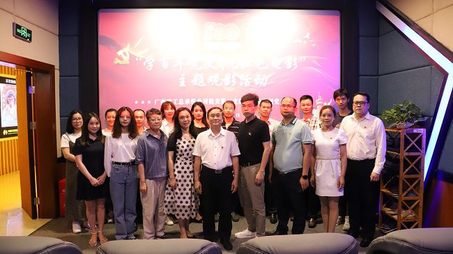 观影留影。杨钰 摄（修图）.jpg