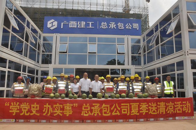 1626419460881118.jpg 慰问活动合影。王瑾贞 摄(修图).jpg