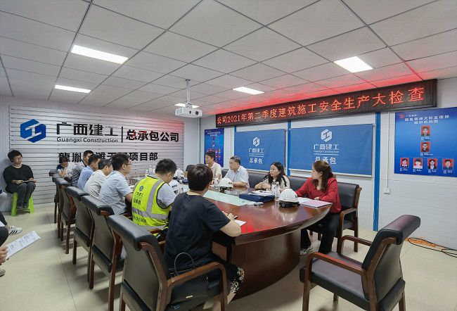 张强在龙胤银滩天机项目召开安全检查总结会。李玲玲 摄（修图).jpg