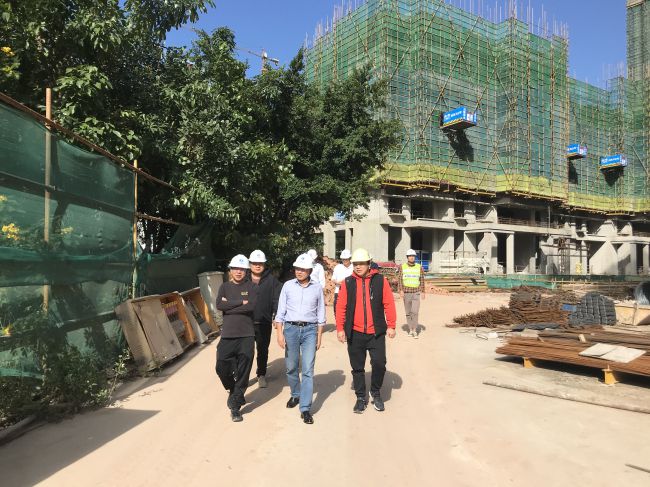 检查工地现场。黄文胜 摄（修图）.jpg