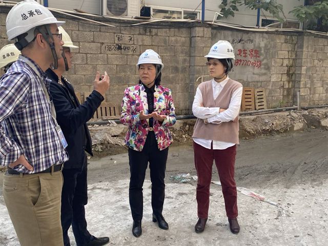 骆春燕在项目检查指导。商秋劲 摄（修图).jpg