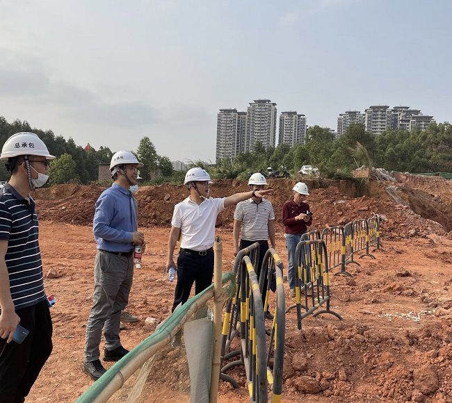 检查现场。梁荣程 摄（修图）.jpg