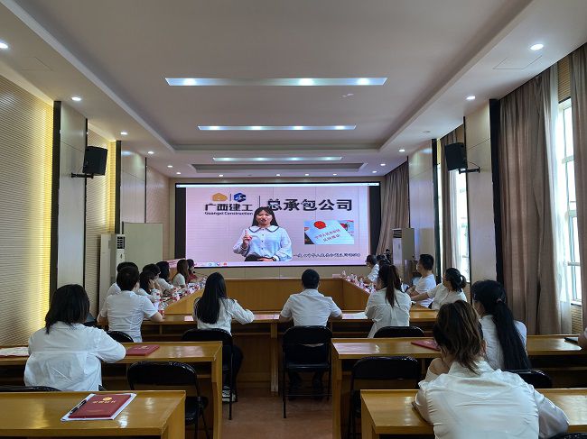 学习现场。黄璐璐 摄（修图）.jpg