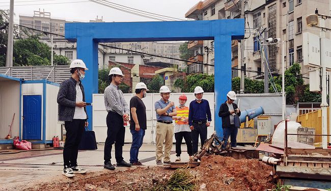 （修图）陆烜深入现场检查指导。陆大南 摄.jpg