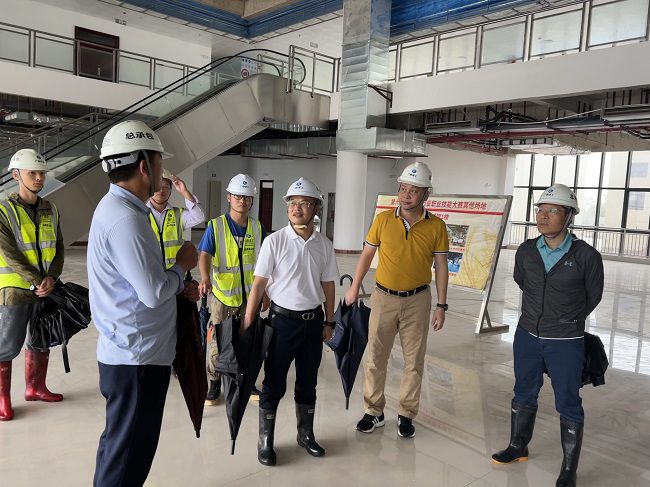 1653439737122924.jpg 邓少新带队到广西工商职业技术学院项目检查。卢丽君 摄(修图).jpg