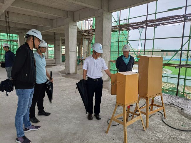 1653439751591256.jpg 邓少新带队到广西工业职业技术学院项目检查。龙兆开 摄(修图).jpg