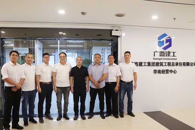 合影留念。周煜川 摄（修图）.jpg