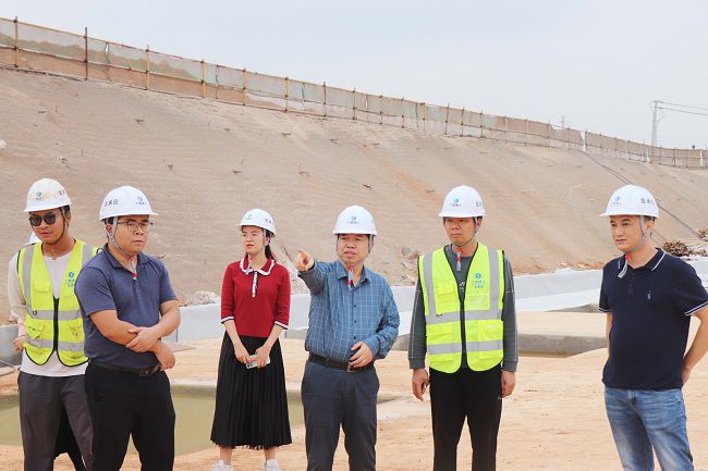 岑廷义深入现场视察施工进程。周煜川 摄（修图）.jpg