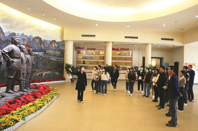 参观现场。张钊林 摄（修图）.jpg