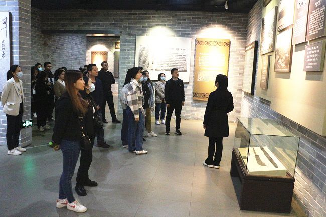 参观现场。张钊林 摄（修图） (2).jpg