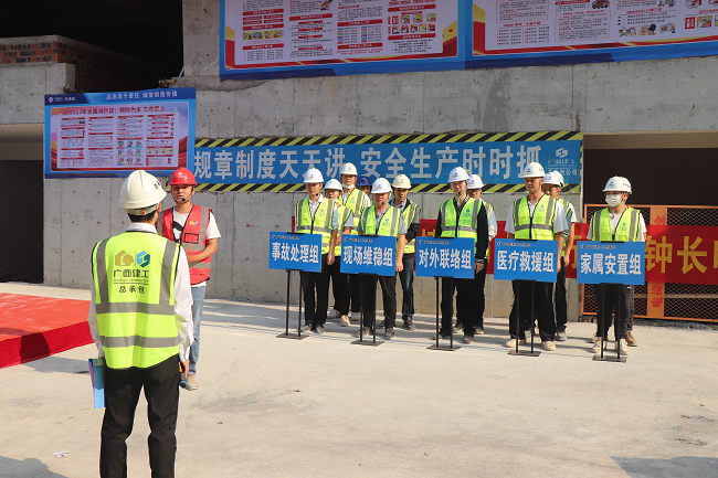 开展应急消防救援演练1。周煜川 摄（修图）.png