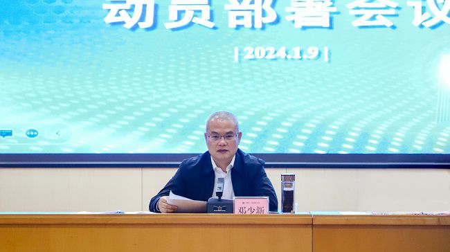 邓少新讲话  郑诗宝 摄。（修图）.jpg