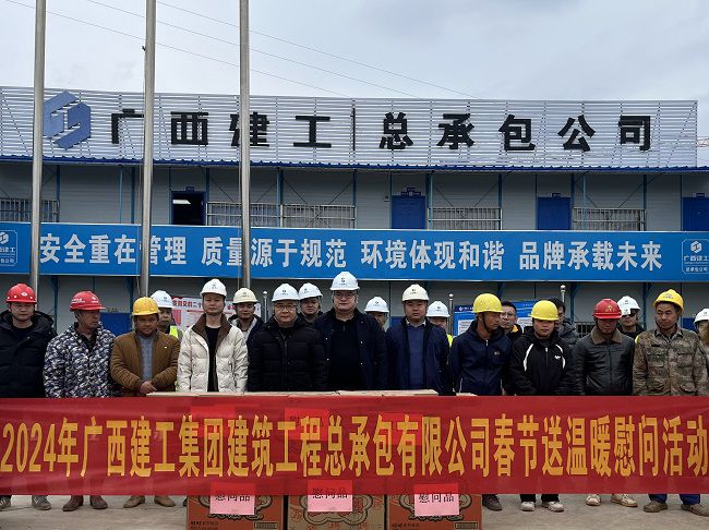 慰问活动合影。李伟燕 摄（修图）.jpg