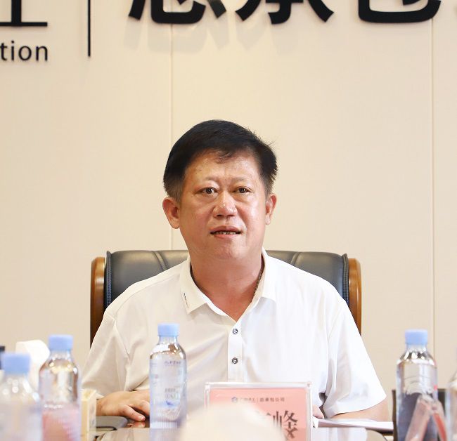 牙高峰讲话 修图1.jpg